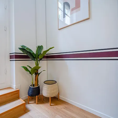 Cia - Spacious Duplex, Grands Boulevards Париж
